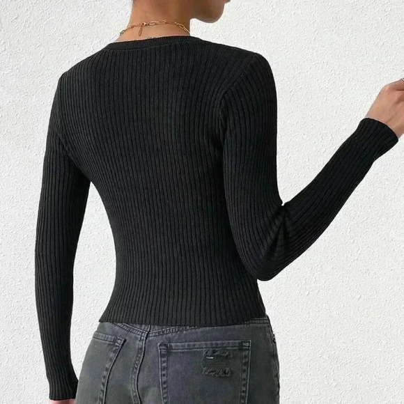 Black Casual Women's Ribbed Knit Button Front Cardigan - Picture 2 of 7